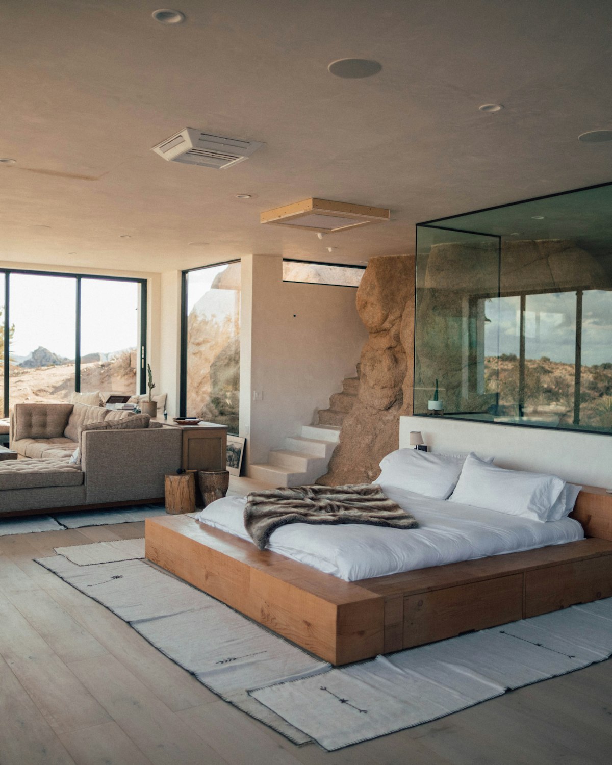 Suite architecturale, lit plateforme et grandes baies
