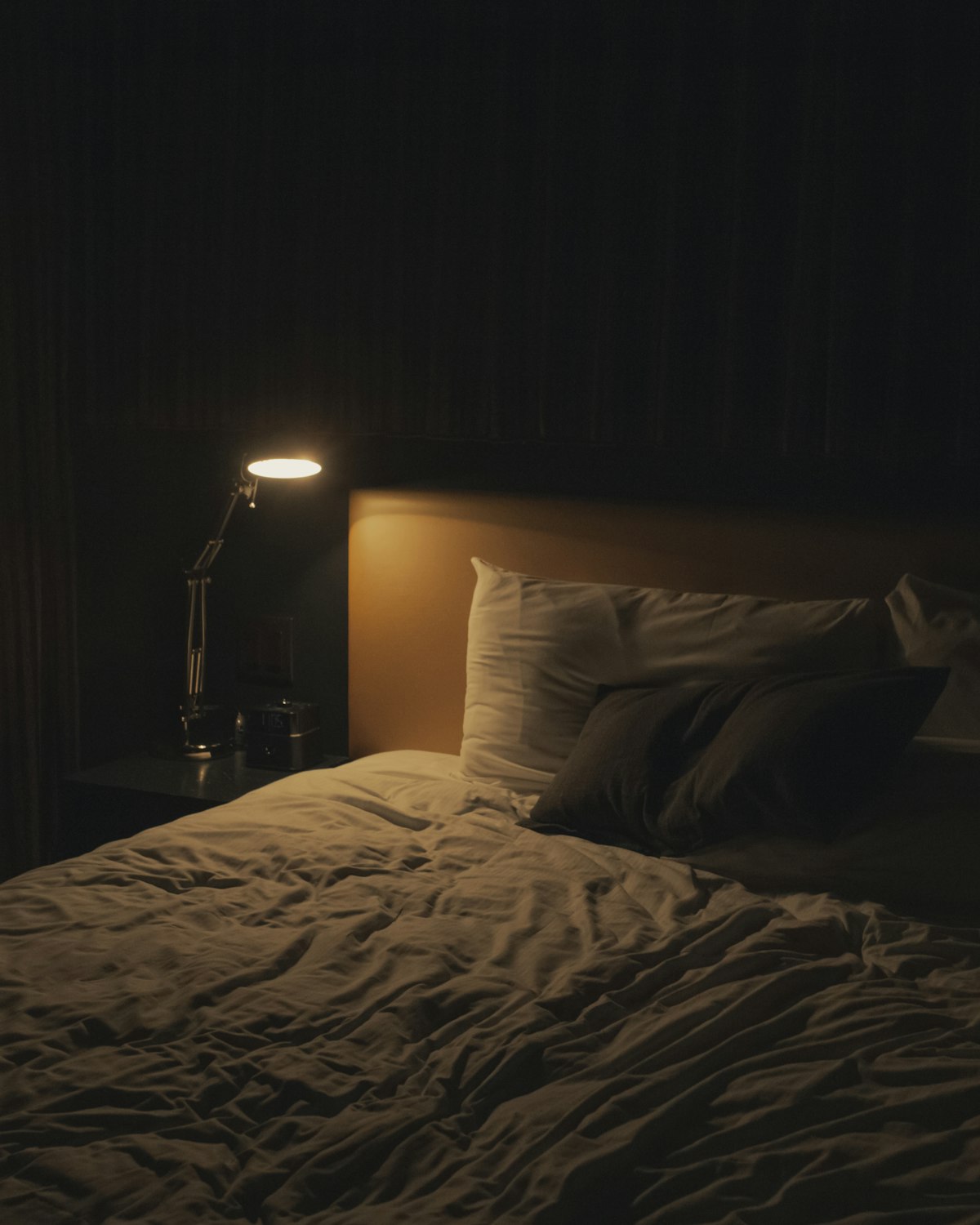 Chambre en pénombre, ambiance feutrée